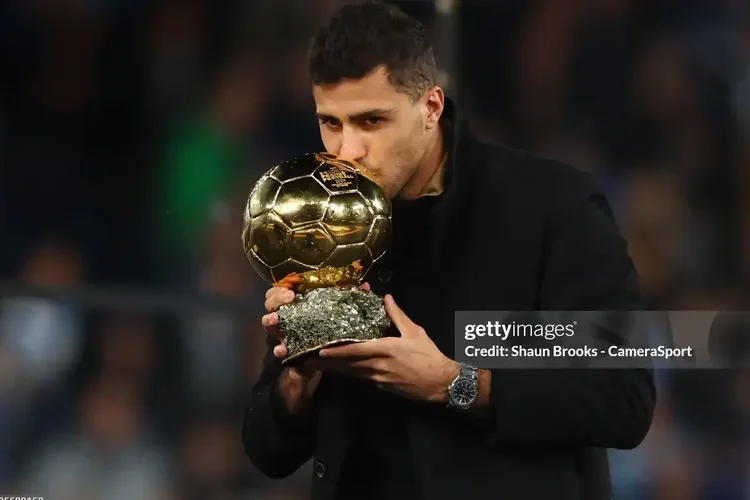 Tiền vệ mỏ neo là gì, Lịch sử, Vai trò, Điểm mạnh và Điểm yếu