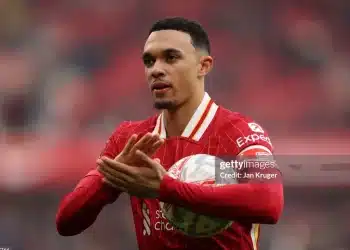 HLV Liverpool lên tiếng về tương lai Alexander-Arnold