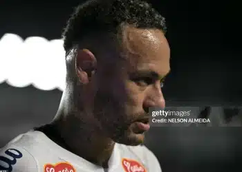 Neymar chọc giận CĐV Santos