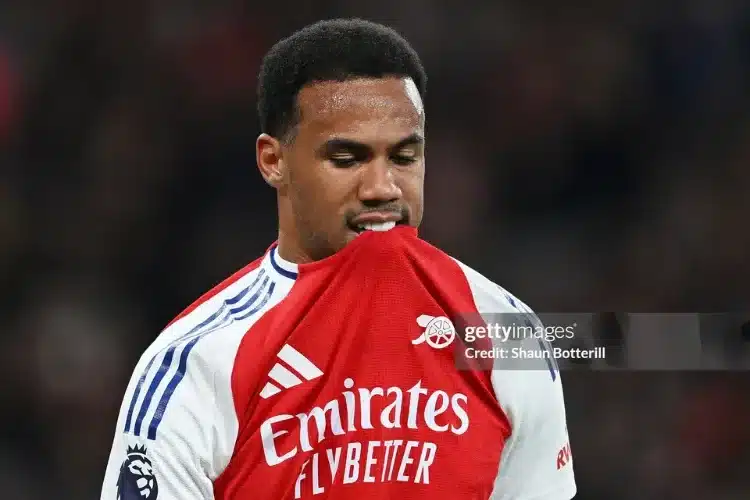 Arsenal thiệt hại nặng ở hàng thủ