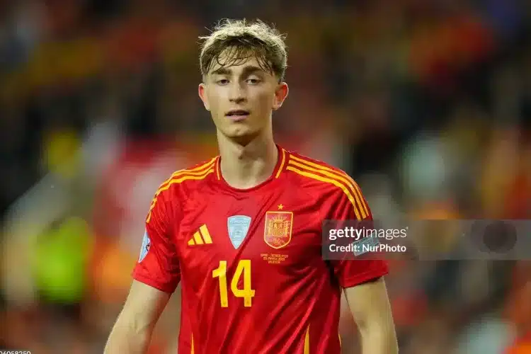 Trung vệ trẻ Premier League tăng giá chóng mặt