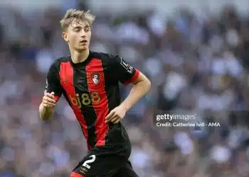 Huijsen tỏa sáng trong màu áo Bournemouth.