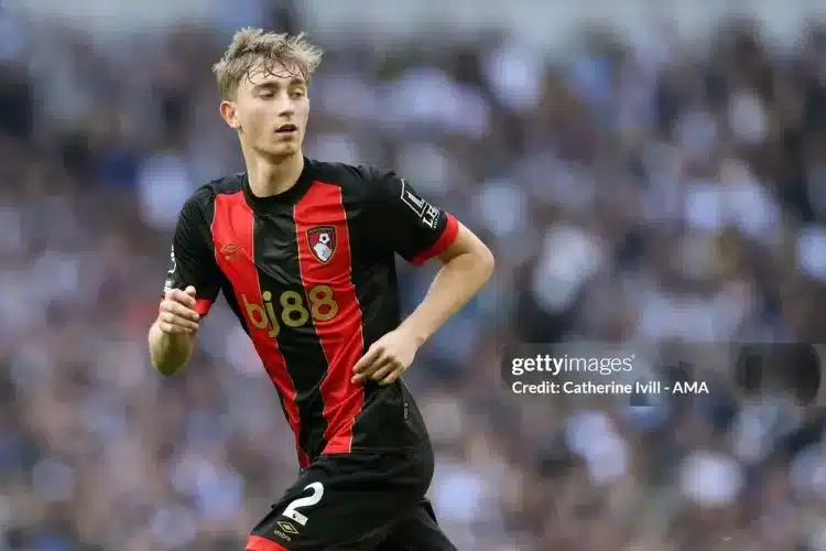 Huijsen tỏa sáng trong màu áo Bournemouth.