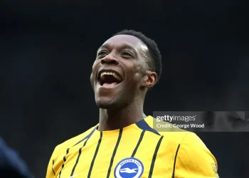 Welbeck ghi dấu trong lịch sử Brighton