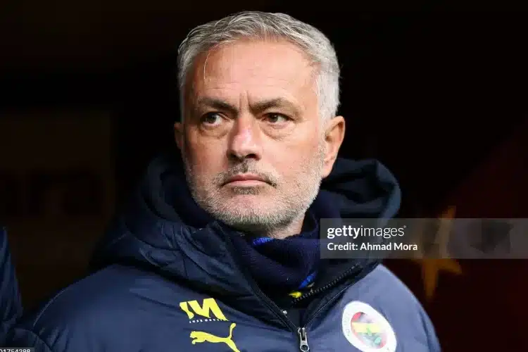 Mourinho lên tiếng sau khi nhận án phạt