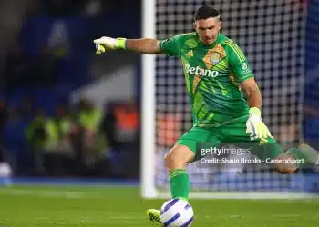 Martinez trêu chọc CĐV PSG