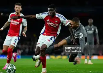 Real Madrid trả giá trước Arsenal vì lười chạy