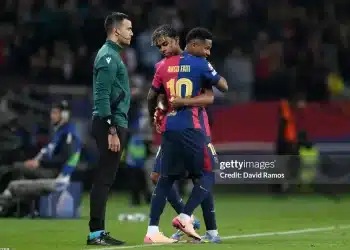 Cử chỉ đẹp của Yamal với Fati