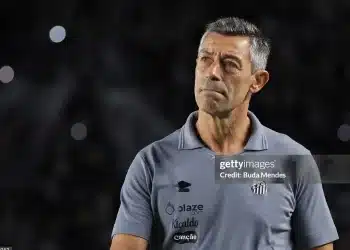 Santos sa thải HLV trưởng