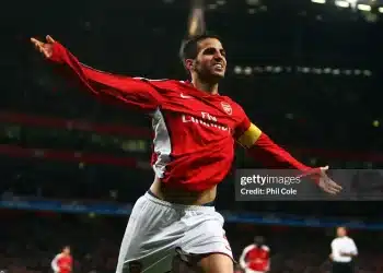 Chơi bóng tinh tế như Fabregas