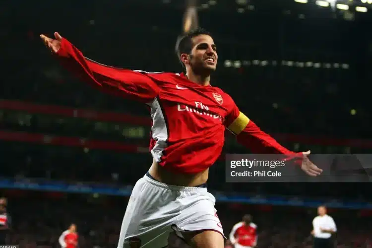 Chơi bóng tinh tế như Fabregas