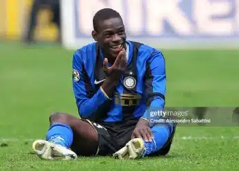 Balotelli hủy hoại sự nghiệp vì thiếu kỷ luật