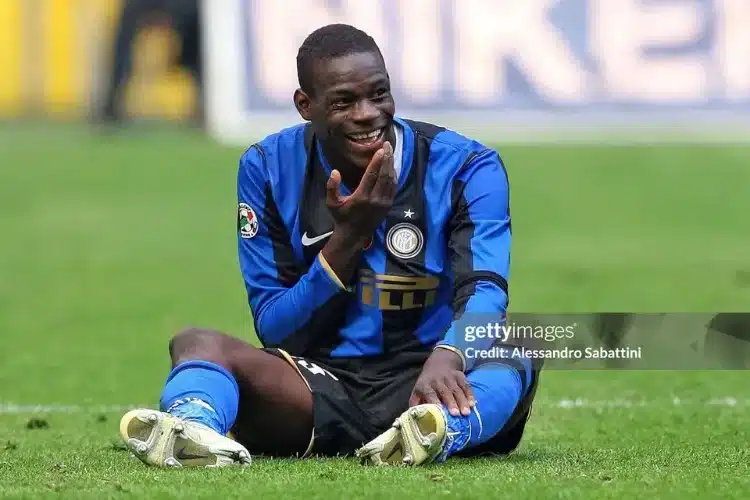 Balotelli hủy hoại sự nghiệp vì thiếu kỷ luật