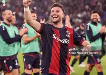 Bologna thắp lửa cho cuộc đua vô địch Serie A