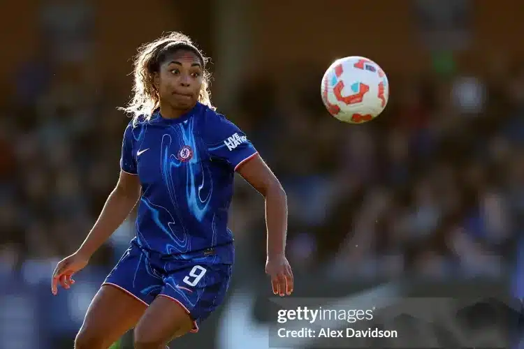 Chelsea làm ăn mập mờ, bị Premier League 'sờ gáy'