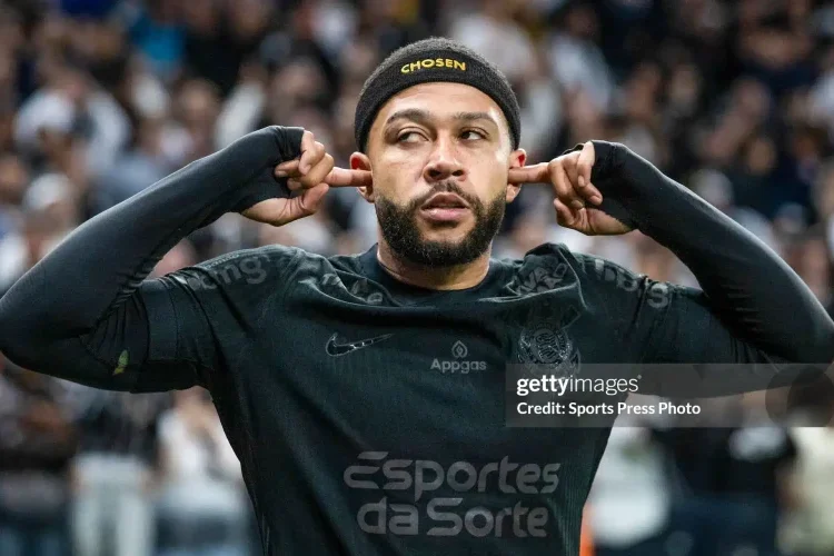 Depay tỏa sáng trên đất Brazil