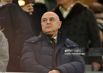 Tottenham gặp khó về tài chính