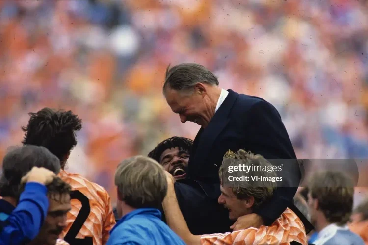 Lịch sử và nguồn gốc của chiến thuật bóng đá tổng lực