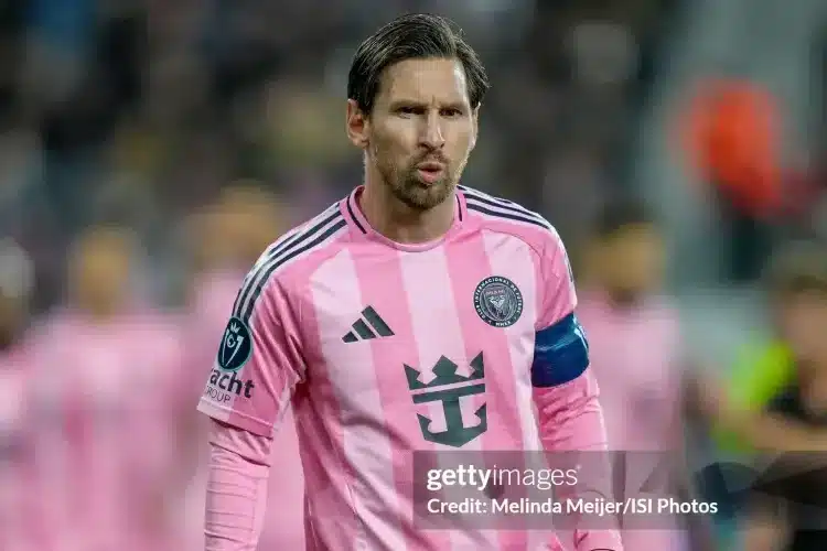 Messi bị chế giễu đầu hói, răng sún