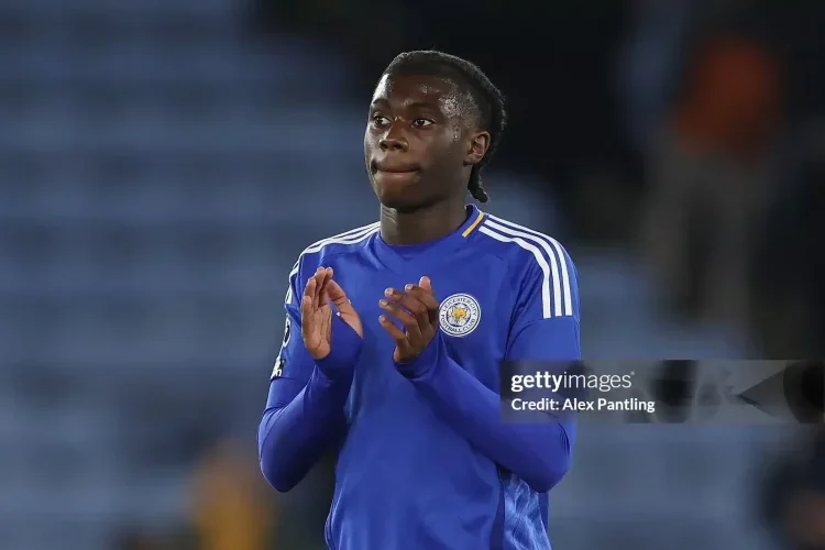 Tài năng trẻ 15 tuổi ra mắt Premier League