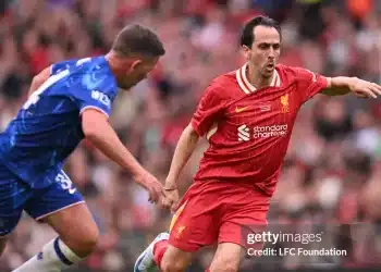 Cựu sao Liverpool thoát chết khi bị tấn công bằng lựu đạn