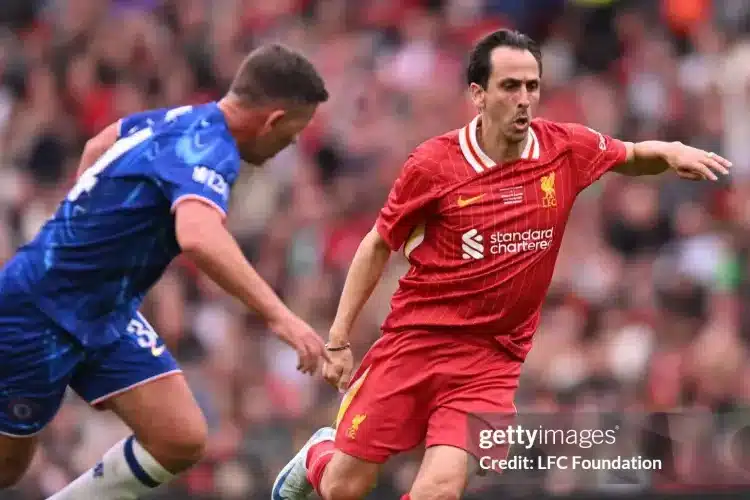 Cựu sao Liverpool thoát chết khi bị tấn công bằng lựu đạn