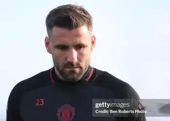 Choáng với Luke Shaw