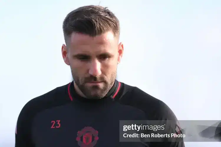Choáng với Luke Shaw