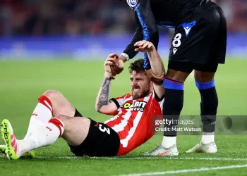 Southampton và Leicester trên đường rớt hạng