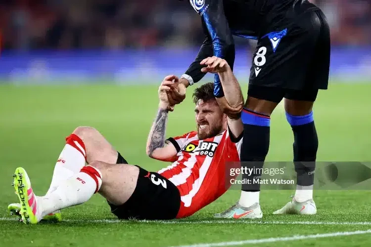 Southampton và Leicester trên đường rớt hạng