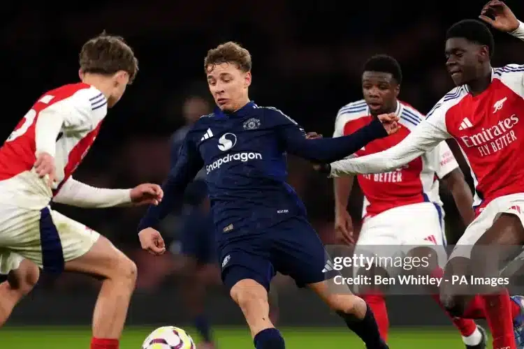 MU ký hợp đồng với 'Rooney mới'