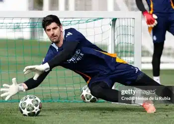 Courtois khiến Real lo lắng