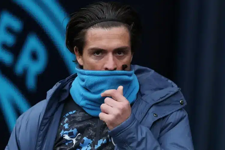 Grealish bị CĐV MU tát