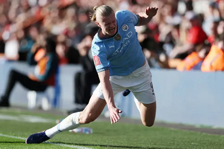 Ác mộng của Pep Guardiola thành sự thật