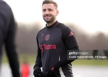 Amorim không cho Shaw thi đấu