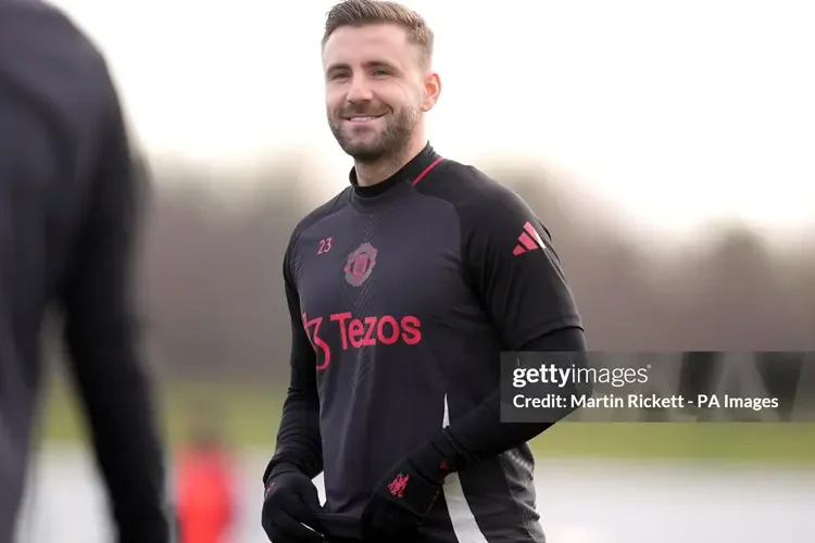 Amorim không cho Shaw thi đấu