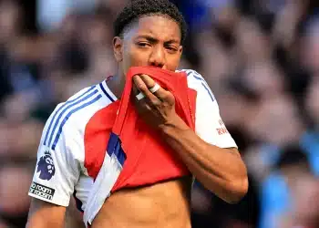 Arsenal gây thất vọng trước Everton