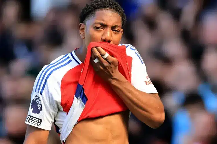 Arsenal gây thất vọng trước Everton