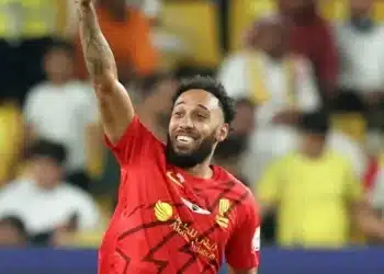 Aubameyang làm lu mờ Ronaldo