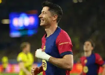Barcelona vào bán kết Champions League dù bại trận