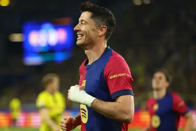 Barcelona vào bán kết Champions League dù bại trận