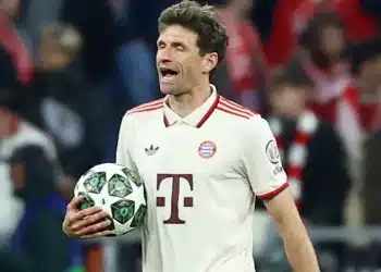 Bayern thảm bại trên sân nhà