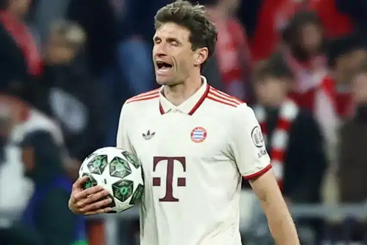 Bayern thảm bại trên sân nhà