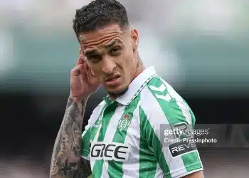 Betis không phải trả tiền phạt khi mượn Antony