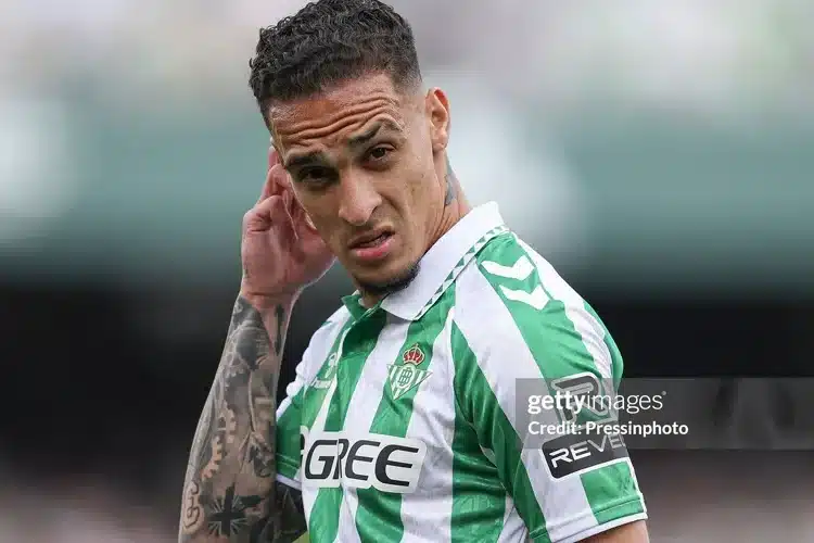 Betis không phải trả tiền phạt khi mượn Antony