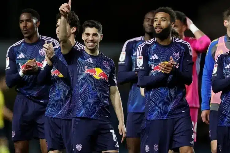 Burnley, Leeds sẵn sàng trở lại Premier League