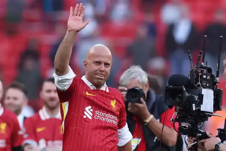 Arne Slot: Từ ‘cô nàng đỏng đảnh’ ở Bergentheim đến người hùng tại Anfield