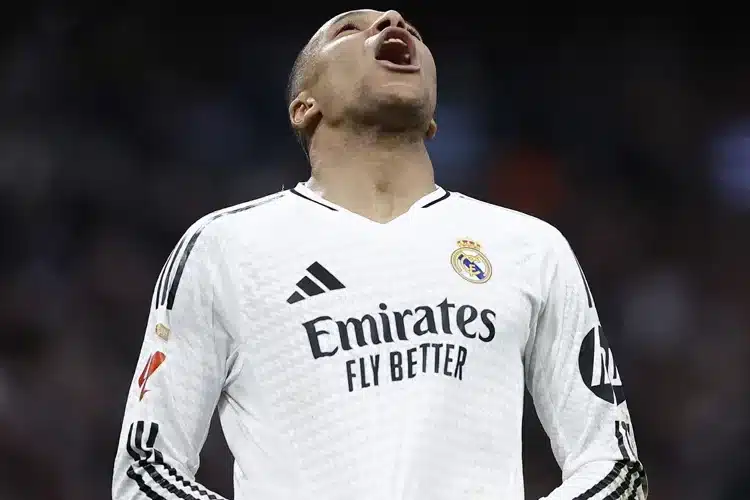 Real Madrid thua sốc Valencia tại Bernabeu