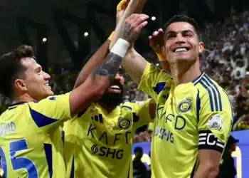 Ronaldo lập siêu phẩm gây ngỡ ngàng