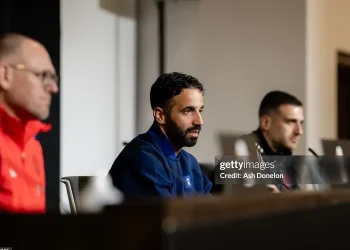 Amorim thận trọng với Mainoo, bảo vệ Onana trước trận gặp Lyon